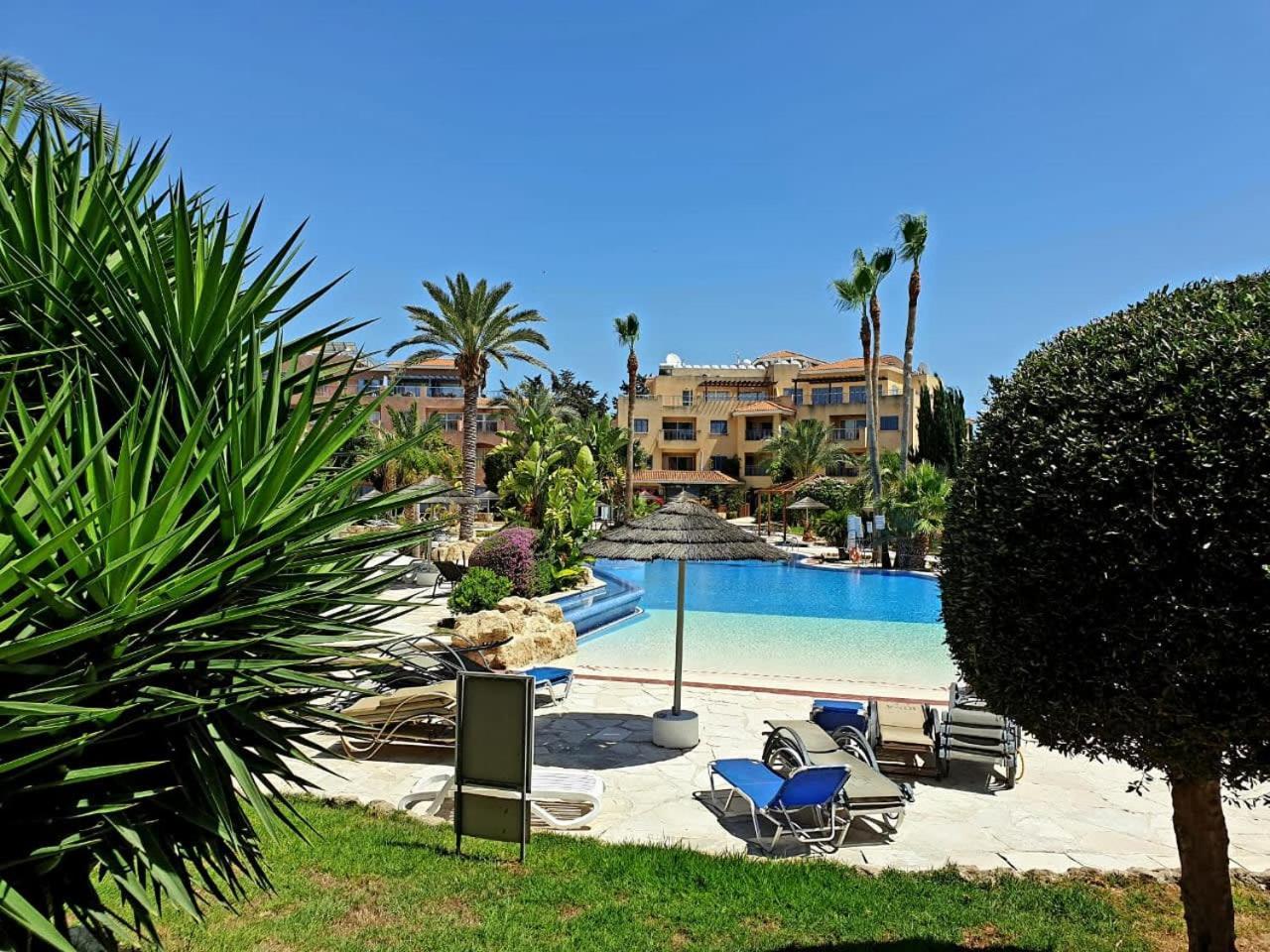 Limnaria Gardens - Modern Sunny 2 Bed Apartment Paphos Bagian luar foto