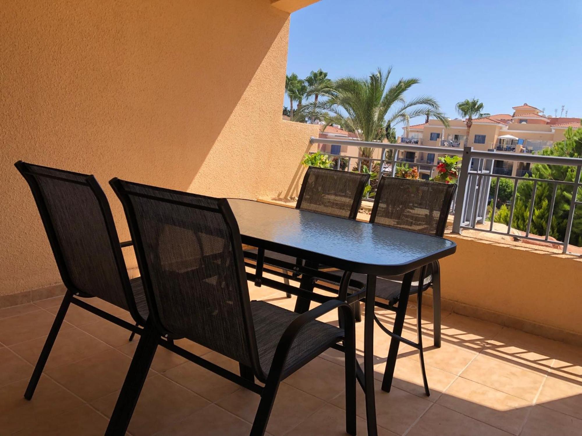 Limnaria Gardens - Modern Sunny 2 Bed Apartment Paphos Bagian luar foto