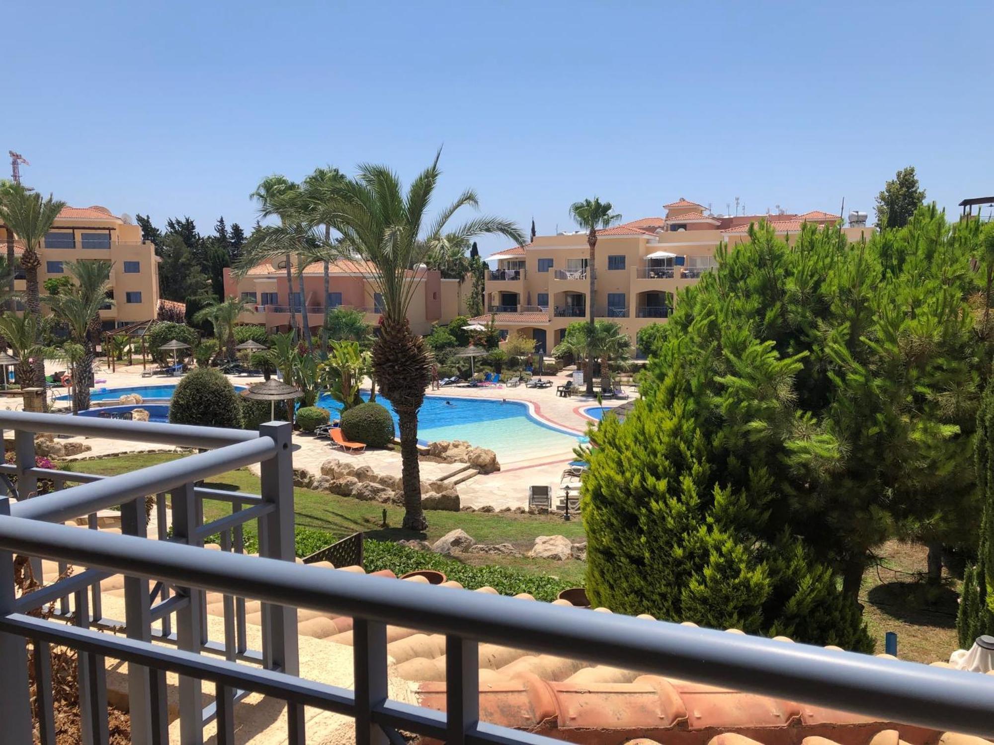 Limnaria Gardens - Modern Sunny 2 Bed Apartment Paphos Bagian luar foto