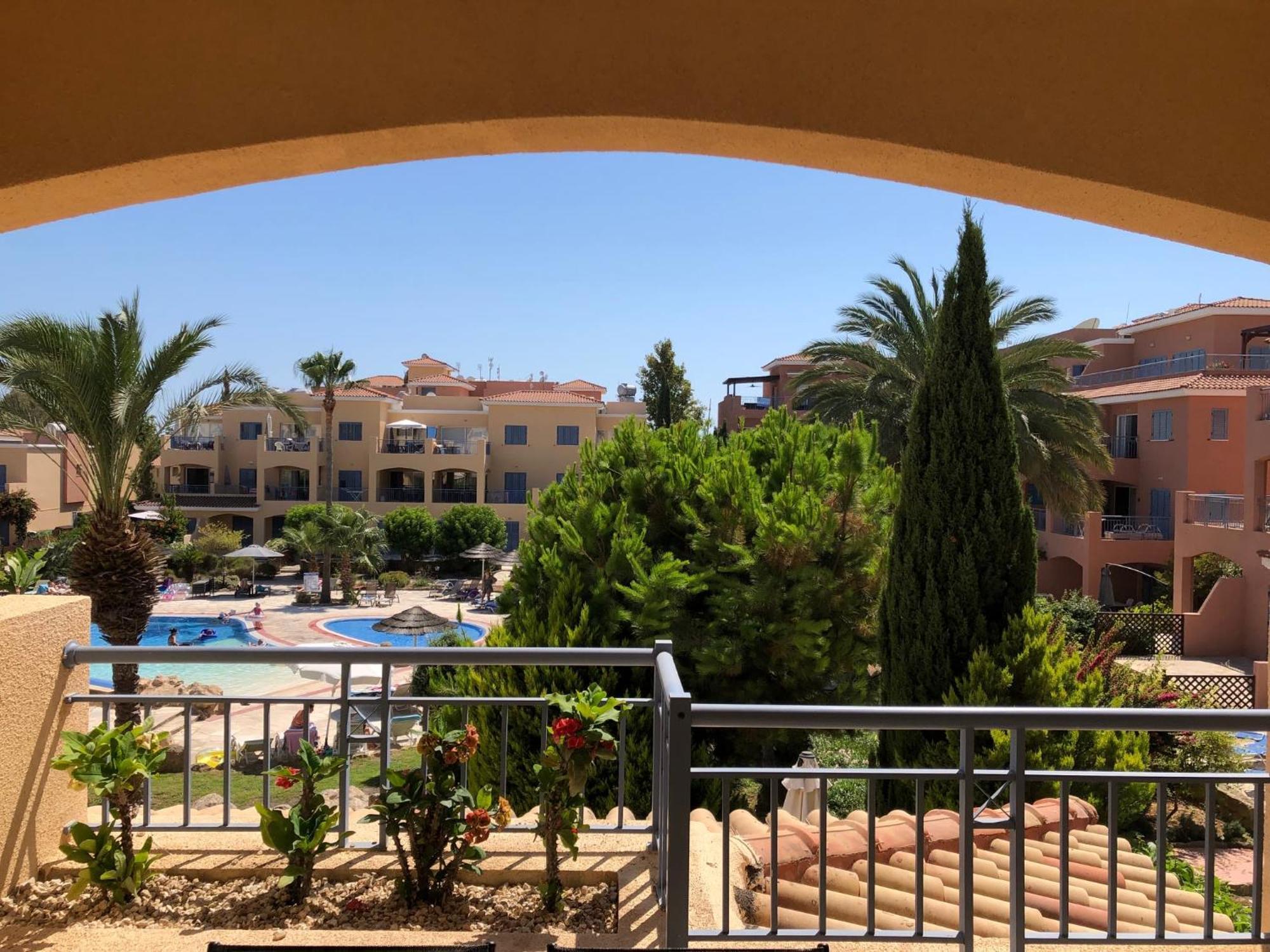 Limnaria Gardens - Modern Sunny 2 Bed Apartment Paphos Bagian luar foto