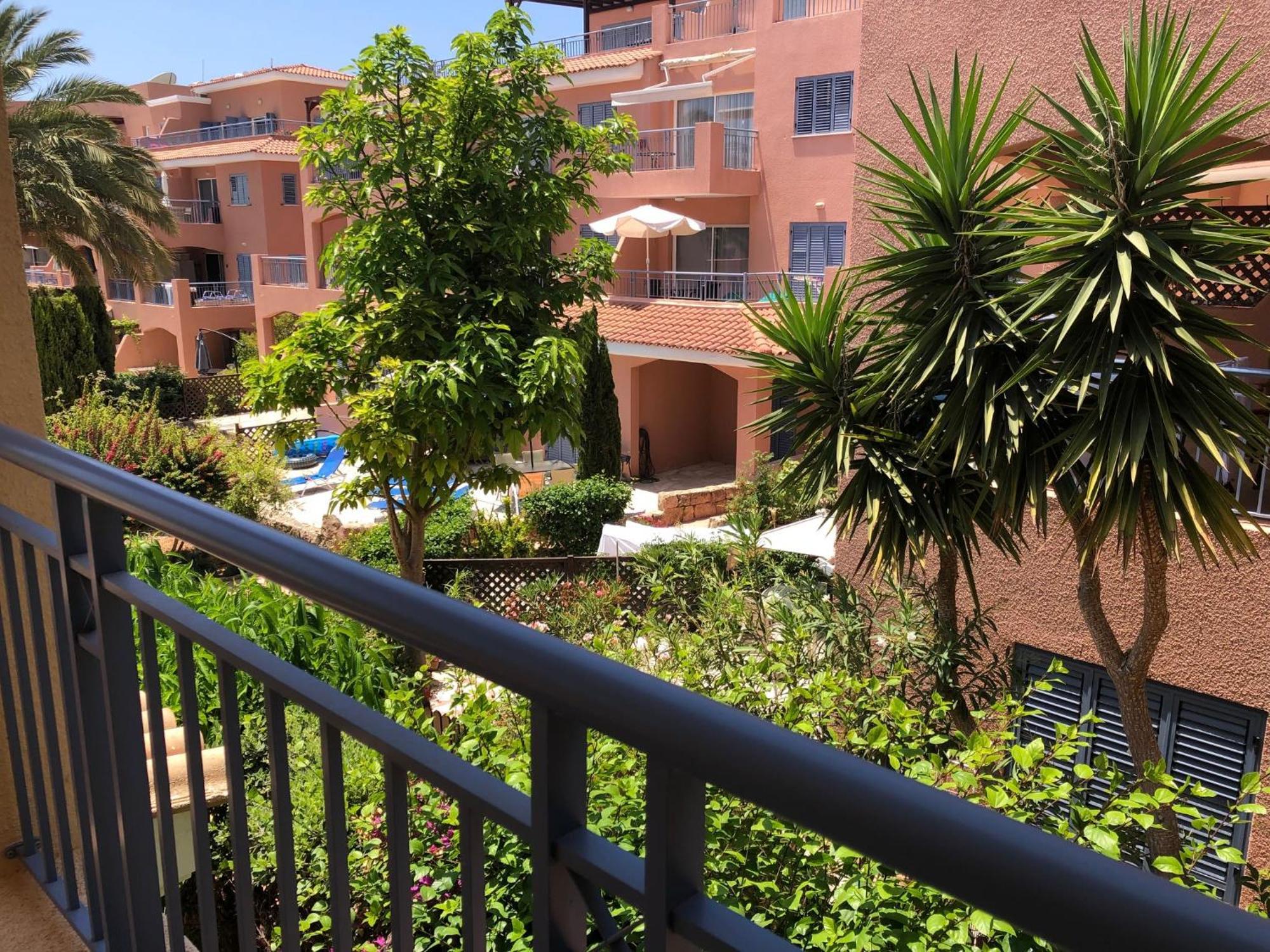 Limnaria Gardens - Modern Sunny 2 Bed Apartment Paphos Bagian luar foto